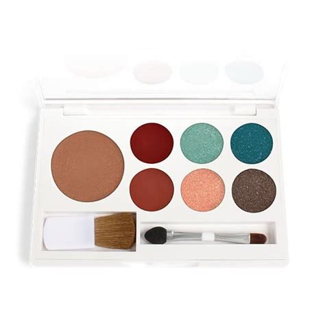 From Daytime Chic to Nighttime Glam: Achieving Versatile Looks with Mini Eyeshadow Palettes